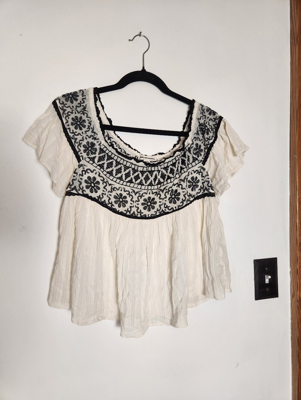 Urban Outfitters White Cotton Blouse With Black Embroidery Size M